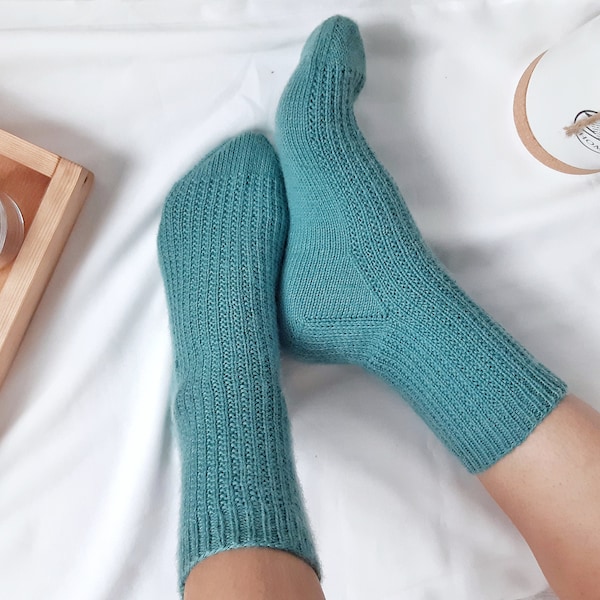 Easy PATTERN of knitting socks with a simple pattern: PDF + photos + videos