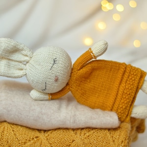 Bunny baby comforter KNITTING PATTERN on two straight knitting needles