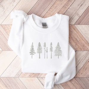 Besticktes Pine Tree Sweatshirt, Camping Sweatshirt, Bäume Sweatshirt, Weihnachtsbaum Sweatshirt, Wandern Shirt, Natur Shirt, Reise Liebhaber