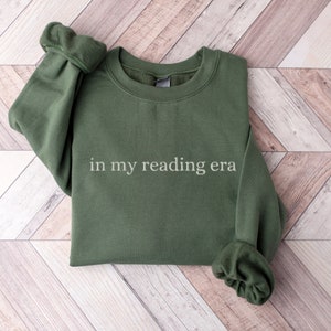 Felpa ricamata nella mia era di lettura, felpa da libro ricamata, felpa da libro ricamata, ragazze calde leggono libri, regalo topo di biblioteca