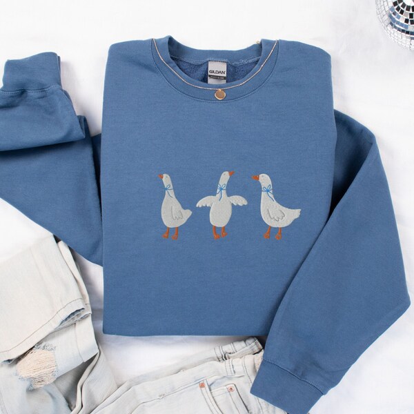 Embroidered Goose Sweatshirt, Goose Sweater, Duck Sweatshirt, Silly Goose Sweatshirt, Bow Sweatshirt, Coquette Sweater, Embroidered Sweater