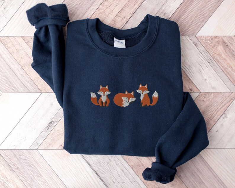 Embroidered Fox Sweatshirt, Fox Shirt, Fox Sweatshirt, Fox Lover Gift, Animal Lover Sweatshirt, Forest Sweatshirt, Cottage Core Sweatshirt