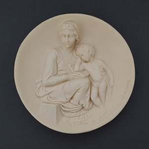 1978 Placa de colección de alabastro &quot;Madonna pensativa&quot; de Ado Santini, Estudio Dante di Volteradici