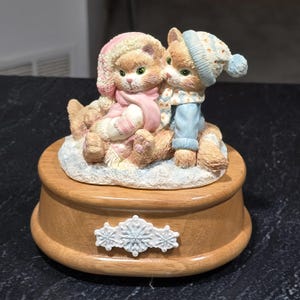 Calico Kittens Christmas Music Box: &quot;We Wish You A Merry Christmas&quot; (1995)