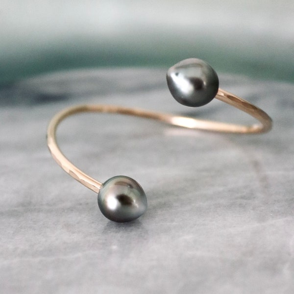 Twin Teardrop Tahitian Pearl Cuff Bracelet, Hammered Pearl Cuff, Gold filled Tahitian Pearl twin cuff, Pearl Cuff, Teardrop cuff