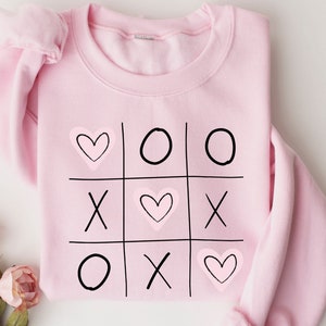 Valentines Day Sweatshirt, X'S And O'S Sweatshirt, Valentines Day Hoodie, XOXO Sweatshirt, XOXO Heart, Couple Gift, Bff Valentine Gift