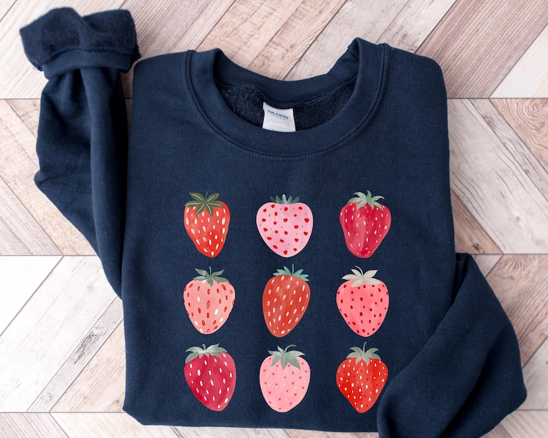Sudadera de fresa, cuello redondo estilo cottagecore, suéter con gráfico de frutas imagen 3