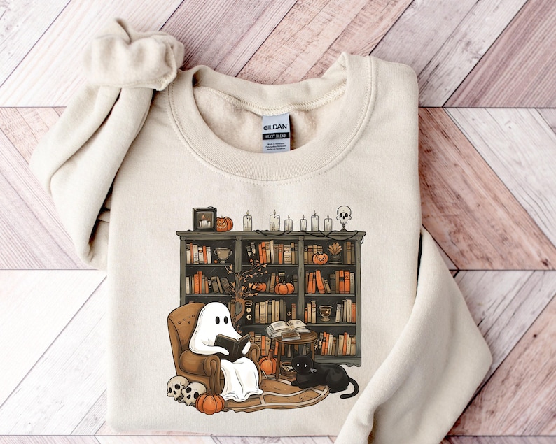 Retro Ghost Reading Sweatshirt, Halloween Librarian Teacher Gift bild 2