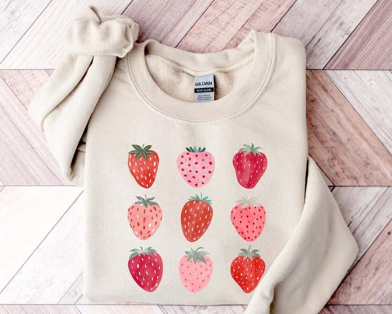 Sudadera de fresa, cuello redondo estilo cottagecore, suéter con gráfico de frutas imagen 2