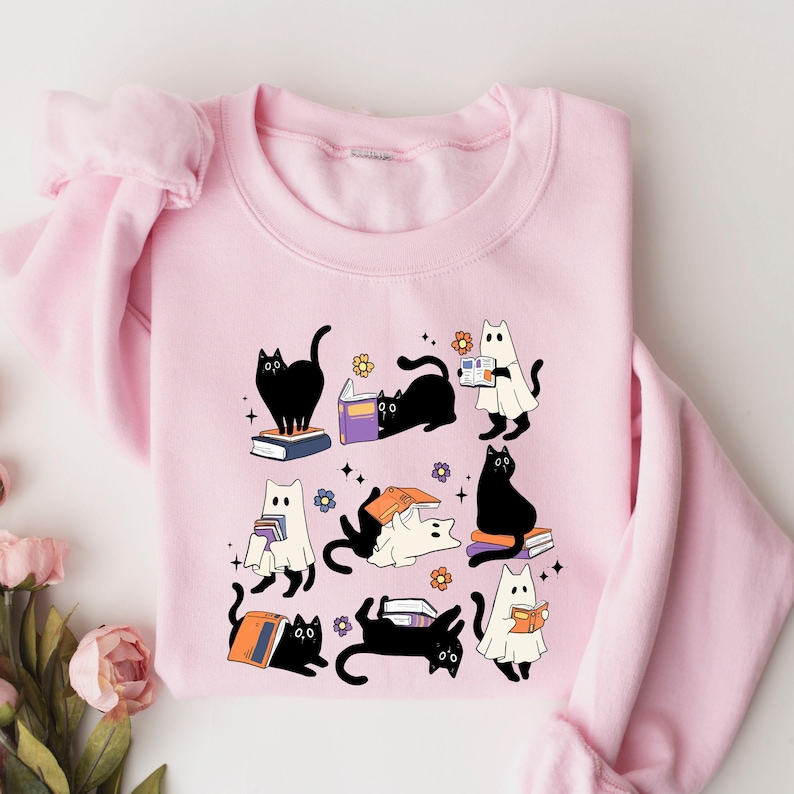 Ghost Black Cat Reading Sweatshirt, Halloween Teacher Shirt immagine 1