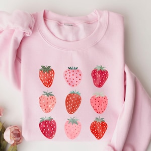 Sudadera de fresa, cuello redondo estilo cottagecore, suéter con gráfico de frutas imagen 1