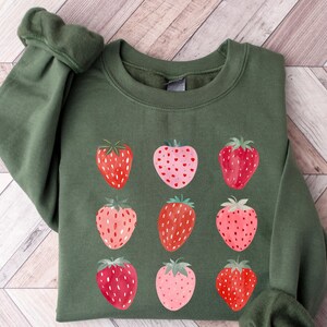 Sudadera de fresa, cuello redondo estilo cottagecore, suéter con gráfico de frutas imagen 4