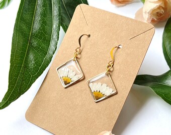 Handmade Daisy Earrings | Pressed Flower Resin Earrings | Dried Flower Earrings