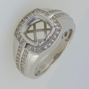 Anillo de plata esterlina para hombre con montura semiesférica, talla cojín, 10 x 10 mm, moissanita tipo halo.