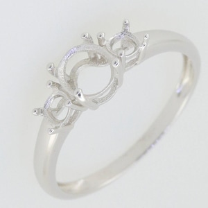 Halbfassung aus Sterlingsilber, OV 7 x 5 mm, RD 3,5 mm, 3-Stein-Ring