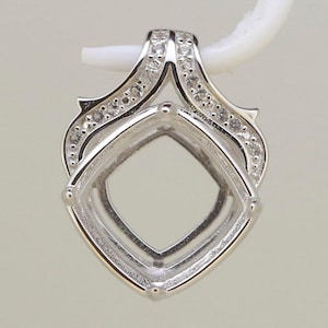 Ciondolo semi-montato in argento sterling con montatura a cuscino in rame, 12 x 12 mm, con topazio bianco.