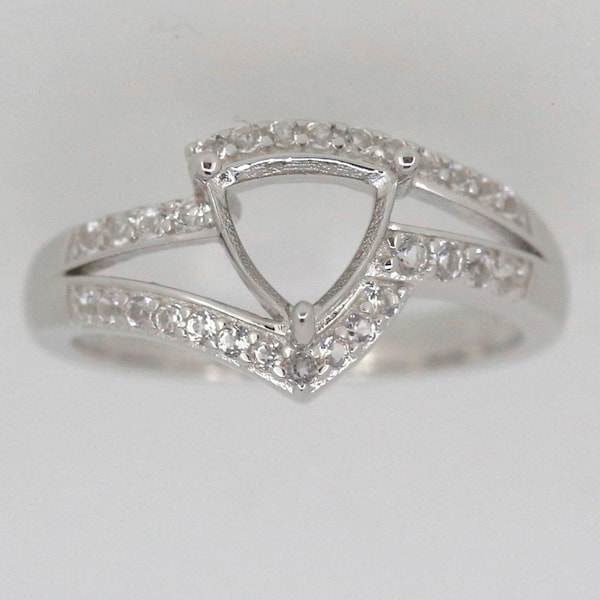 Halbfassung aus Sterlingsilber, Trillion TRI 7 x 7 mm Halo mit Topas-Akzent, Bypass-Ring