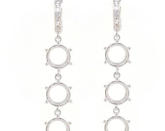 Pendientes de plata de ley con montura semicircular, redondos, de 5 x 5 mm, colgantes y con cierre de clip francés.