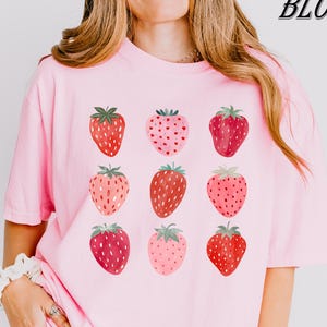 Niedliches Erdbeer-T-Shirt | Komfortfarben Sommer-Erdbeer-Shirt, Cottagecore-Beeren-T-Shirt, Erdbeerästhetik, Botanischer-Garten-T-Shirt