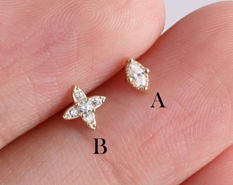 Boucle d’oreille Tiny Flower Stud en or massif 14 carats, Marquise Helix Stud, Boucle d’oreille Conch, Gold Labret Stud, Boucle d’oreille minimaliste, Boucle d’oreille à dos plat