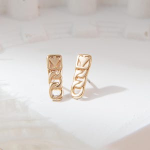 14k Solid Gold Twist Bar Stud Textured Heart Earring Cartilage Piercing Helix Tragus Conch Earring Flat Back Piercing Jewelry Treadless End