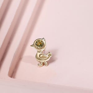 Pendiente pequeño de pato amarillo de oro macizo de 14 k, bonito piercing para cartílago, trago, hélice, caracola, sin rosca, con parte trasera plana, regalo para ella