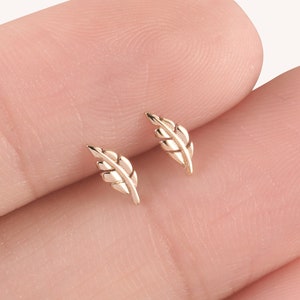 14k Solid Tiny Leaf Stud Cartilage Earring, Gold Conch Earring, Leaf Helix Stud, Tragus Piercing, Cute Lobe Earring, Flat Back Earring