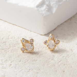 14K Solid Gold Teardrop Cluster Stud Earring Dainty Helix Tragus Conch Piercing Geometric Cartilage Jewelry for Women Flat Back Earring