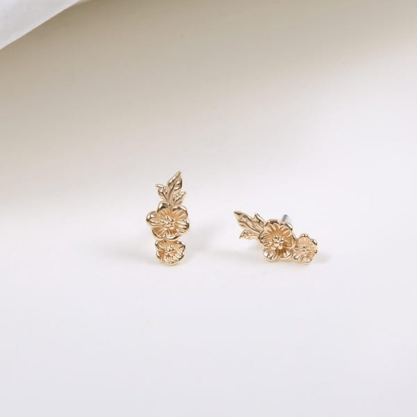 14K Solid Gold Floral Helix Stud Earring, Dainty Flower Cartilage Flat Back, Tiny Leaf Earlobe Conch Piercing Gift, Nature Inspired Earring