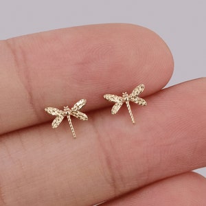 Piercing alla cartilagine con libellula in oro massiccio 14k, piercing minimalista al trago, orecchino a elica, orecchino piatto al trago, gioiello a conchiglia, regalo per lei, 20 g