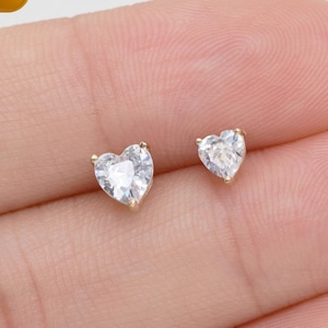 14k Solid Gold Heart Solitaire Stud Earring Dainty Cartilage Stud Heart Helix Conch Tragus Earring Gold Flat Push Back Earring 20g
