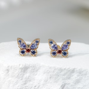 Brinco de tanzanita borboleta em ouro maciço 14k, delicado piercing de cartilagem com granada vermelha, hélice, tragus, concha, inspirado na primavera, com parte traseira plana