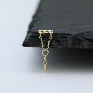 14Kソリッドゴールドパターンダングルスタッドイヤリング、繊細なドロップバレットヘリックススレッドレスプッシュバック、ダングルチェーン軟骨耳たぶピアスジュエリー