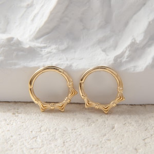 14k Solid Gold Engraved Pattern Septum Clicker Petal Pattern Daith Hoop Nose Ring Gold Hinged Earring Engraving Helix Cartilage Hoop 16g