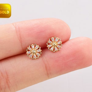 Delicado pendiente floral de oro macizo de 14 k, pendiente con forma de flor para hélice, piercing para trago, pendiente minimalista con forma de girasol y parte posterior plana, 20 g