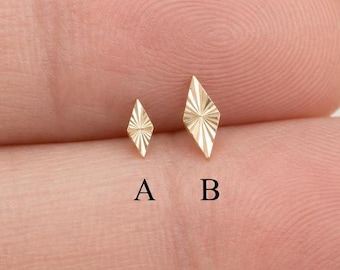 14K Solid Gold Rhombus Cartilage Stud Earring Sunburst Engraved Minimalist Flat Back Geometric Conch Helix Lobe Piercing Nose Stud Jewelry