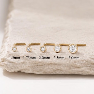 14K massivt guld diamant L-böjd nässtift elegant rund moissanit L-formad näsa med minimalistisk kubisk zirkonia-bezel näspiercing present till henne
