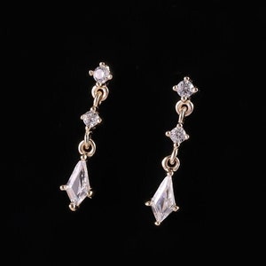 Orecchino a perno a forma di aquilone con catena pendente in oro massiccio 14k, orecchino a perno mobile a forma di conchiglia elica, orecchino a perno con parte posteriore piatta, orecchino a perno con cartilagine senza fili