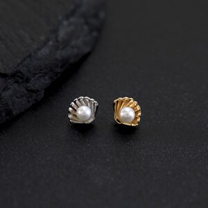 14K Solid White Gold Shell Pearl Stud Flat Back Cartilage Earring Threadless Conch Helix Earlobe Tragus Piercing Jewelry Gift for Her