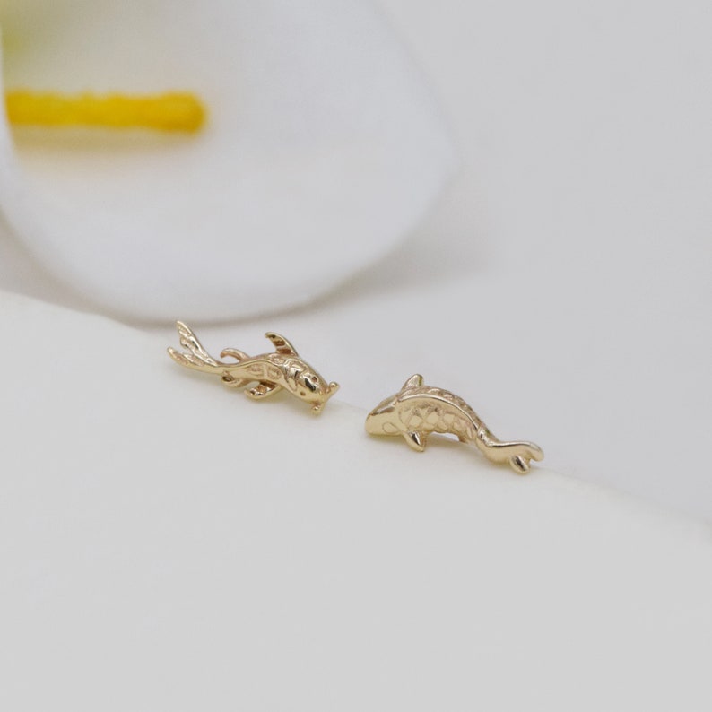 14k Solid Gold Koi Fish Cartilage Earring Tiny Tragus Stud Helix Conch piercing cute stud earring minimalist earrings flat back earring 20g zdjęcie 8