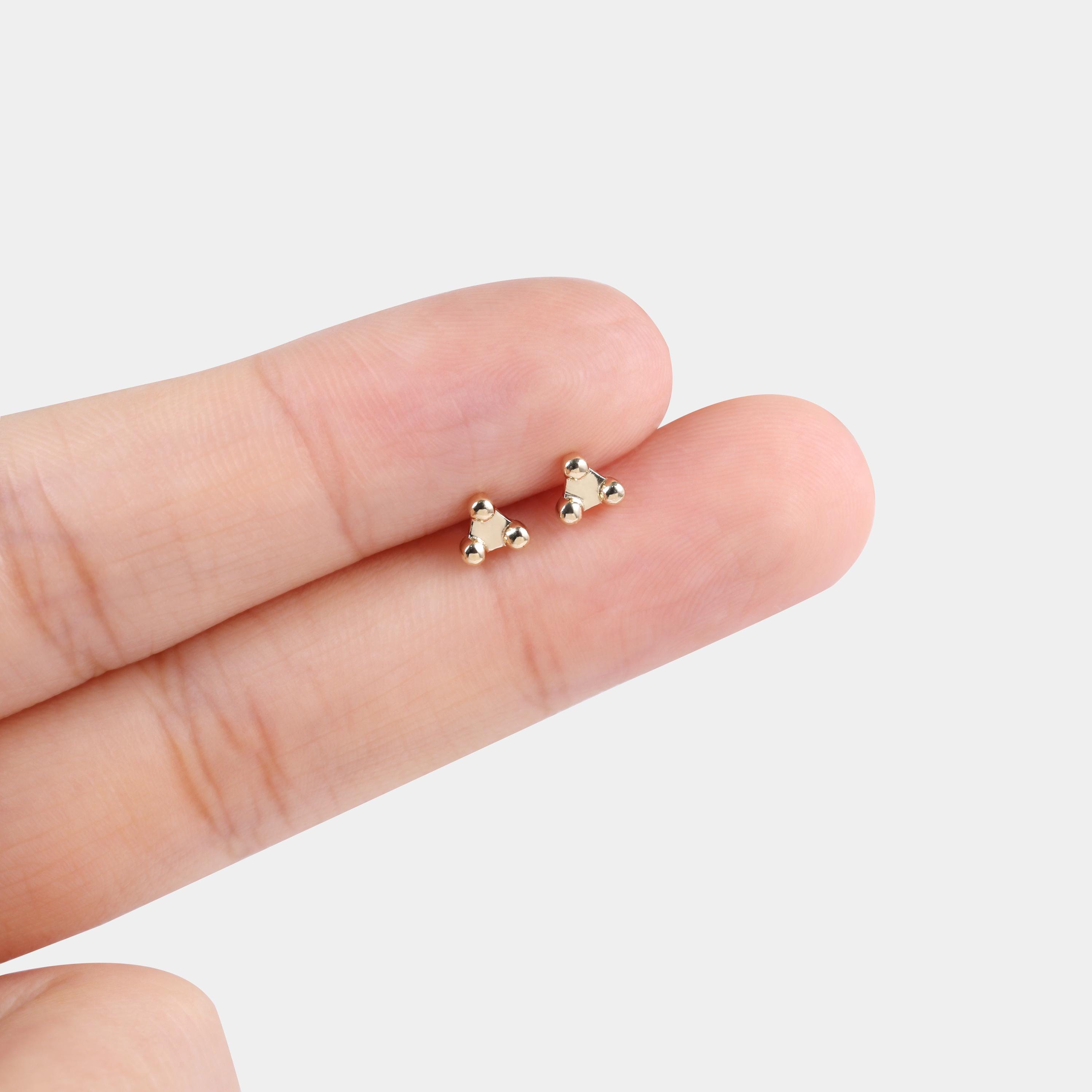 14Kソリッドゴールドトライアングルボールスタッド軟骨ピアス 