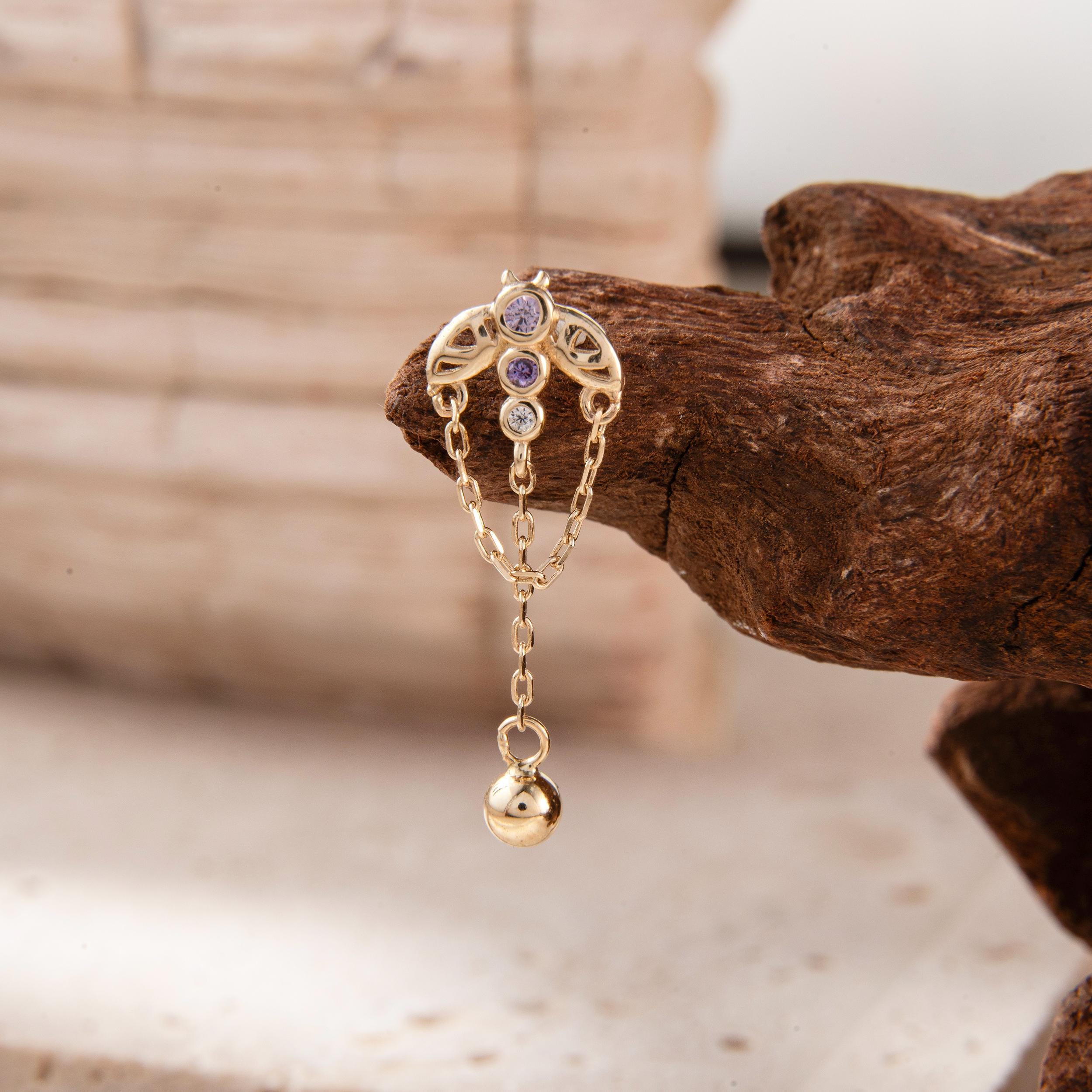 14k Solid Gold Butterfly Cartilage Dangle Chain Stud Dangle Gold Ball Helix Conch Tragus Climber Kolczyki bez gwintu Płaskie zapięcie