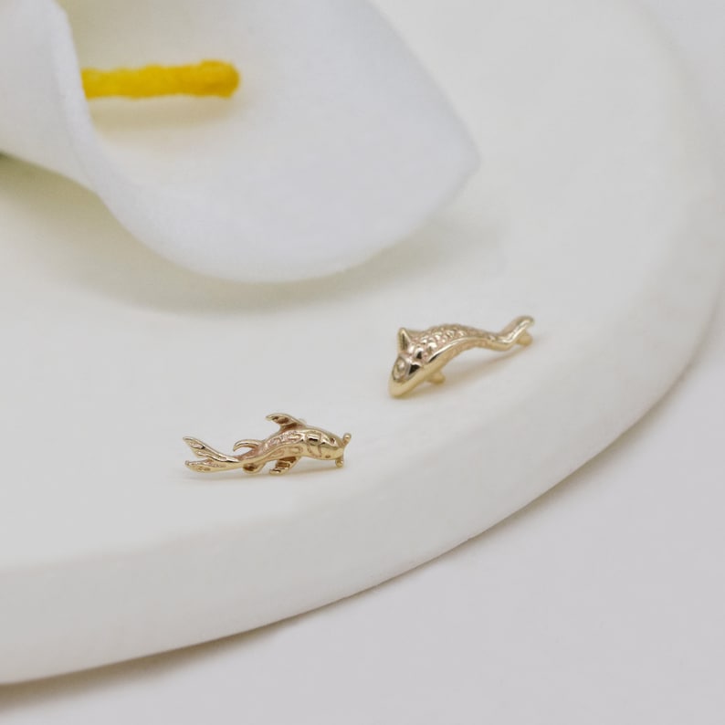14k Solid Gold Koi Fish Cartilage Earring Tiny Tragus Stud Helix Conch piercing cute stud earring minimalist earrings flat back earring 20g zdjęcie 7