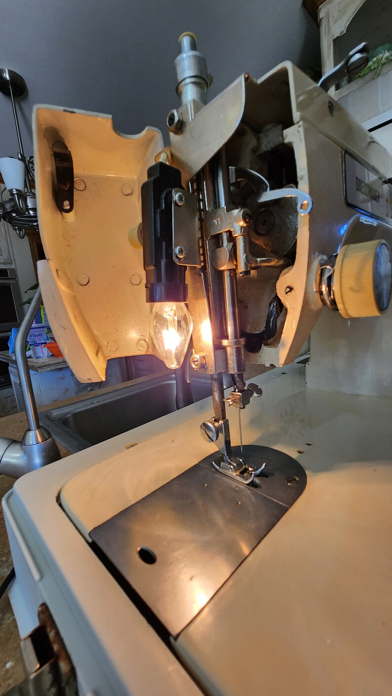 VINTAGE DRESSMAKER S2402 Sewing Machine Etsy