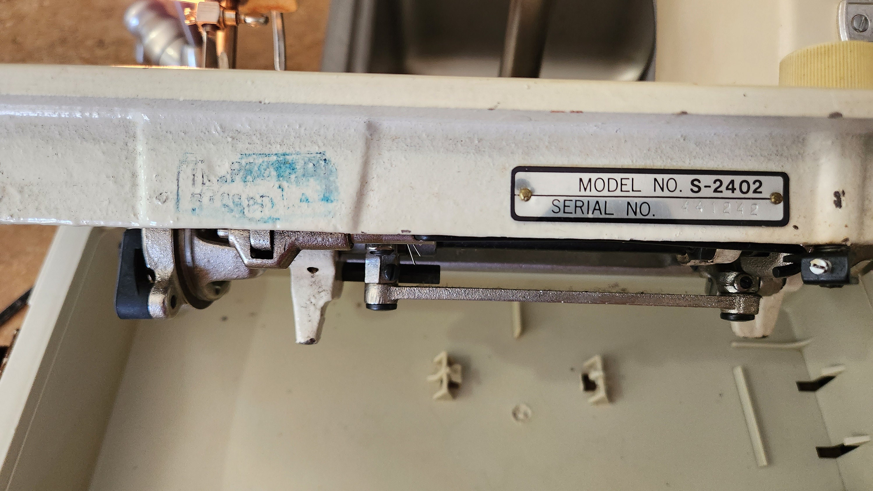 VINTAGE DRESSMAKER S-2402 Sewing Machine - Etsy