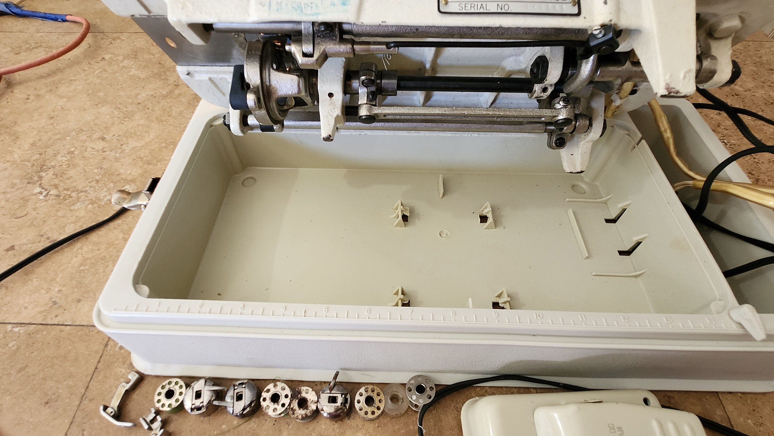 VINTAGE DRESSMAKER S2402 Sewing Machine Etsy