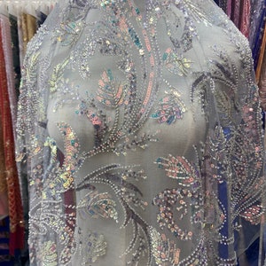 Tessuto di pizzo di tulle con perline floreali e paillettes tagliato su misura per abito da sposa, abito da festa, costume da haute couture