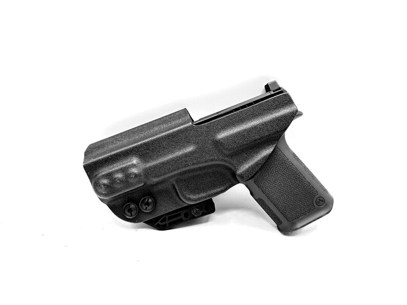 Puede incluir: Una funda de pol&iacute;mero negra con una pistola negra en su interior. La funda tiene una superficie texturizada y un clip para cintur&oacute;n.