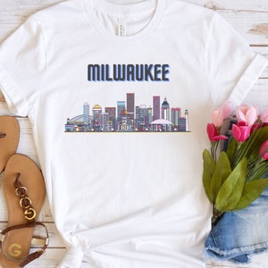 Milwaukee skyline T-shirt, Milwaukee T-shirt, Wisconsin T-shirt, gift for Milwaukee lover