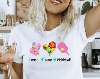 Paz y amor por el pickleball, camiseta de pickleball, chica de pickleball, lindo pickleball, regalo de pickleball